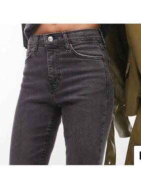 Top Shop Motto. Black High Rise jeans. Slim fit. 28.